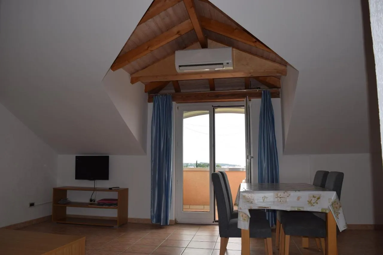 Apartments Grgic Novigrad Istria 3*,